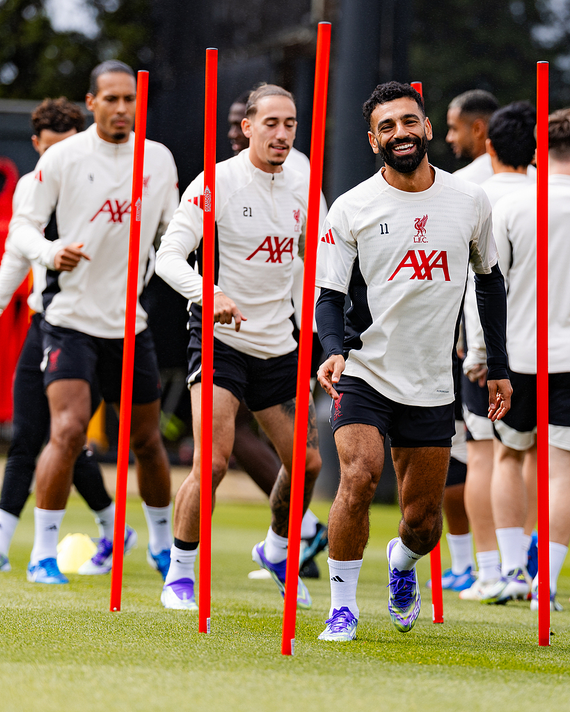 -刚刚！窗口期那不勒斯备战社区盾今夜埃因霍温调整名单，法兰克福篮板制胜备战足总杯的简单介绍