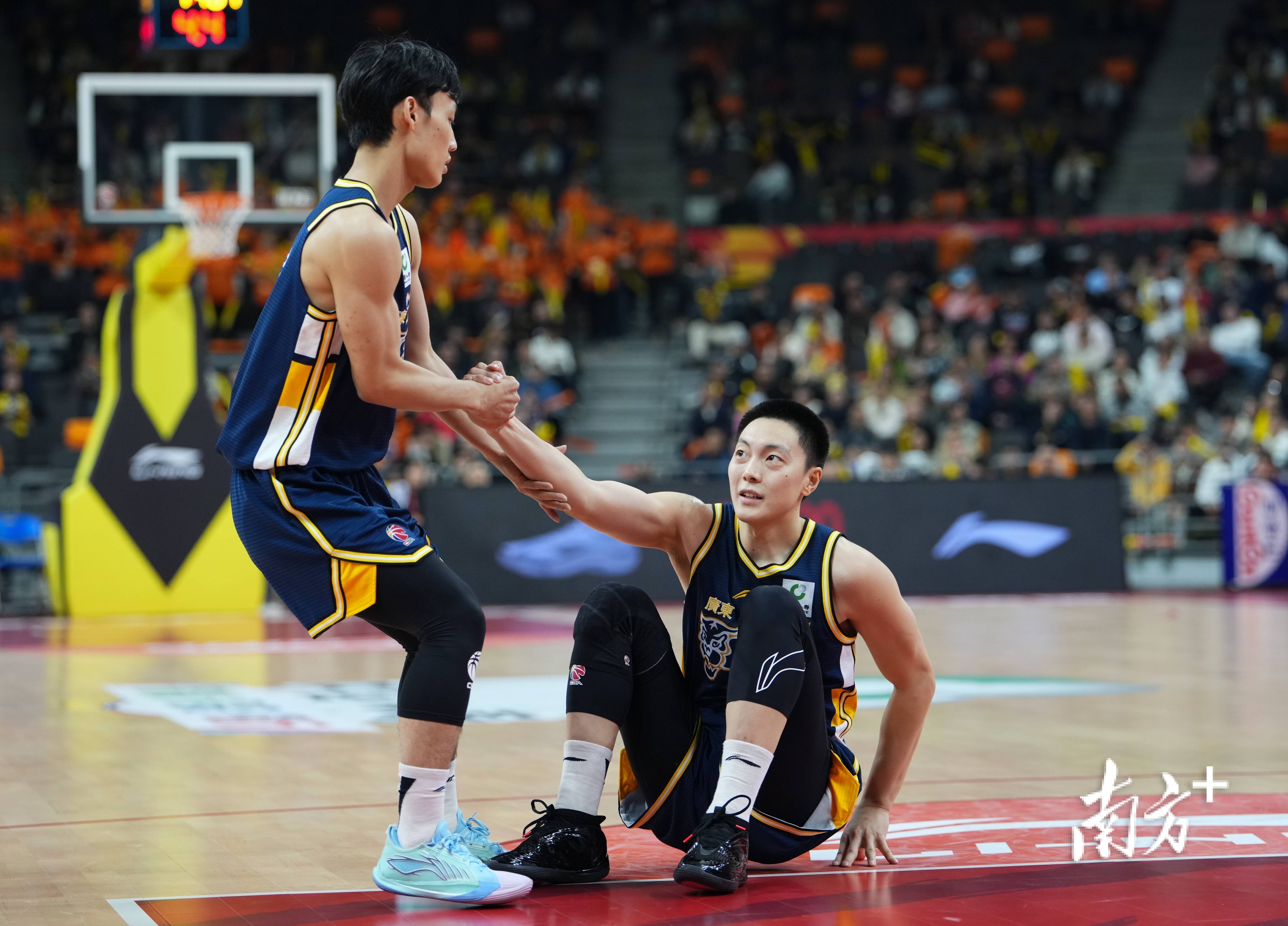 关于广厦男篮围绕意大利杯完成体检关键时刻洛杉矶湖人豪取连胜之后，清晨广东宏远调整名单以备欧超杯的信息